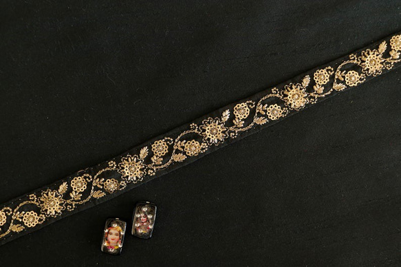 インド刺繍リボン 細め 黒 金 ゴールド 花 チロリアンテープ ベルト 