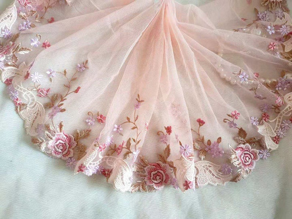 刺繍チュールレース ピンクバラ 花 かわいい プリンセス 布 メルヘン ドレス アンティーク 薔薇 レトロ ドール服 1枚目の画像