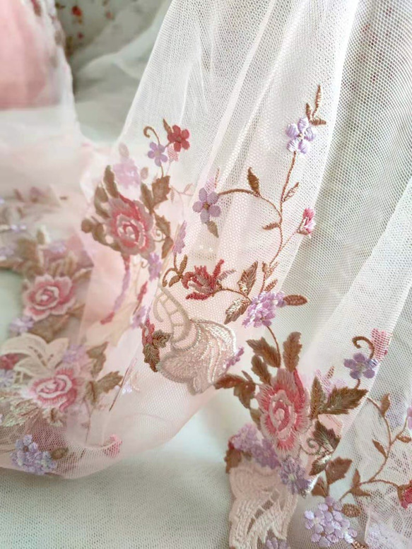 刺繍チュールレース ピンクバラ 花 かわいい プリンセス 布 メルヘン ドレス アンティーク 薔薇 レトロ ドール服 3枚目の画像