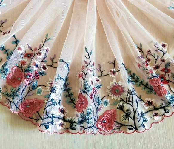 刺繍レース ピンク 和柄 和風 人形 ドレス スカート ハンドメイド 素材パーツ 着物 髪飾り ボタニカル 春 フラワー 2枚目の画像