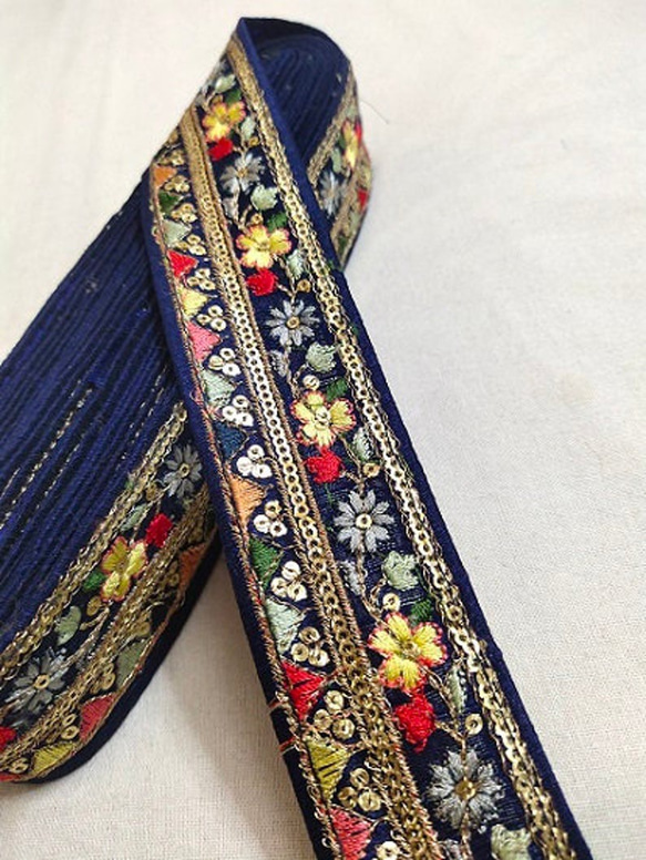 黄色 ピアス イヤリング ネイティブ チロリアンテープ 刺繍リボン