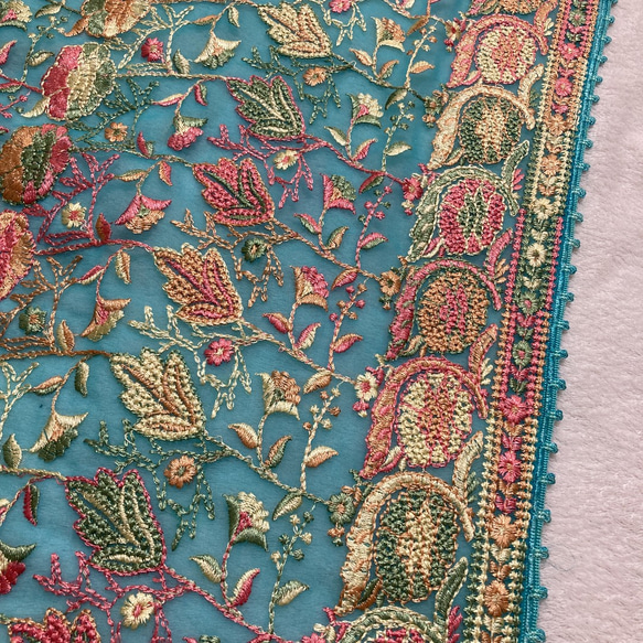 インド刺繍布 ドゥパタ ターコイズブルー 青 花 ボタニカル チュールレース アジアン エスニック ストール スカート 6枚目の画像