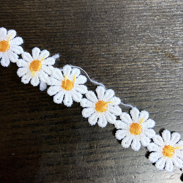 デイジー 刺繍 ケミカルレース 花 白 パーツ 手芸素材 ハンドメイド 春 北欧 マーガレット アンティーク レトロ 2枚目の画像