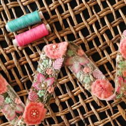 インド刺繍リボン ヴィンテージ アンティーク 花 テープ 手芸 パール ピンク チュールレース ビジュー 宝石 パーツ 2枚目の画像