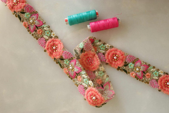 インド刺繍リボン ヴィンテージ アンティーク 花 テープ 手芸 パール ピンク チュールレース ビジュー 宝石 パーツ 6枚目の画像
