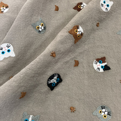 刺繍 布 生地 猫 ネコ 動物 グレー 手芸 ハンドメイド 素材 輸入生地 北欧 レトロ 刺繍スカート ワンピースに 3枚目の画像