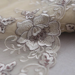 刺繍チュールレース 白 ベージュ シャンパンゴールド 花 結婚式 布 素材 手芸 幅広 ドールドレスに レースマスクに 4枚目の画像