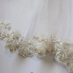 刺繍チュールレース 白 金 結婚式 リボン 花 ブーケ 花束 ブライダルレース リングピロー ベール 花嫁 ドールドレス 1枚目の画像