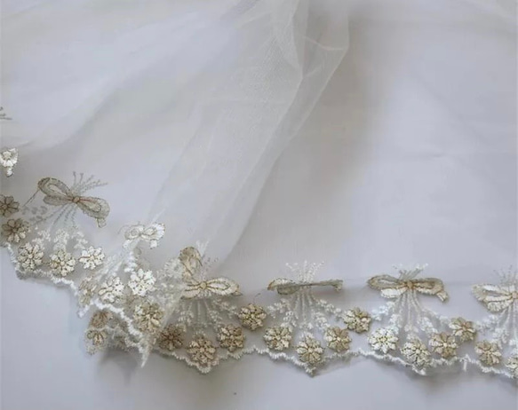 刺繍チュールレース 白 金 結婚式 リボン 花 ブーケ 花束 ブライダルレース リングピロー ベール 花嫁 ドールドレス 8枚目の画像