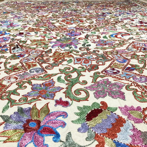 ウズベキスタン 手刺繍 布 生地 スザニ シルク 刺し子 ソファー ウズベキスタン 手刺繍 布 生地 スザニ シルク 刺し子 ソファー