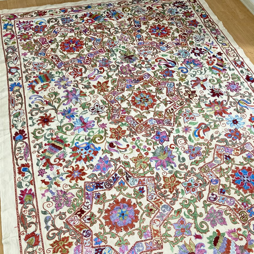 ウズベキスタン 手刺繍 布 生地 スザニ シルク 刺し子 ソファーカバー