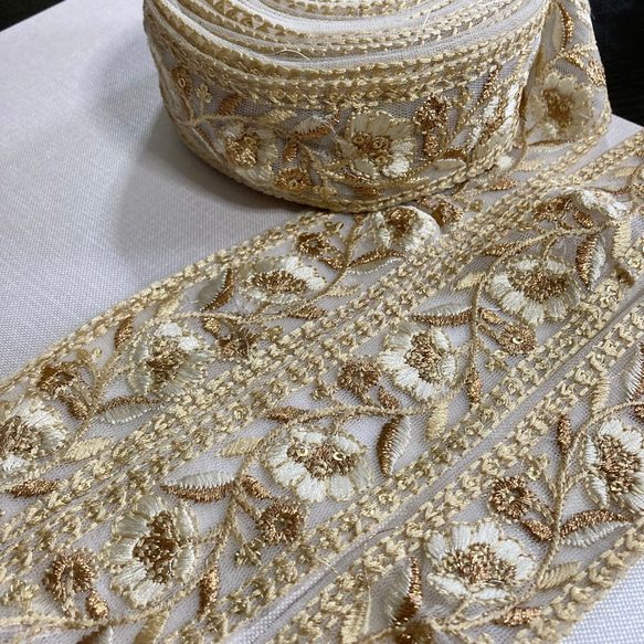 花柄白チロリアンテープパールヴィンテージ刺繍リボンピアスイヤリング