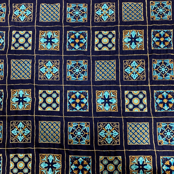 インド刺繍布 生地 はぎれ タイル オリエンタル エスニック アジアン 北欧 ターコイズブルー 金 手芸 素材 レトロ 5枚目の画像