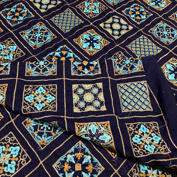 インド刺繍布 生地 はぎれ タイル オリエンタル エスニック アジアン 北欧 ターコイズブルー 金 手芸 素材 レトロ 8枚目の画像