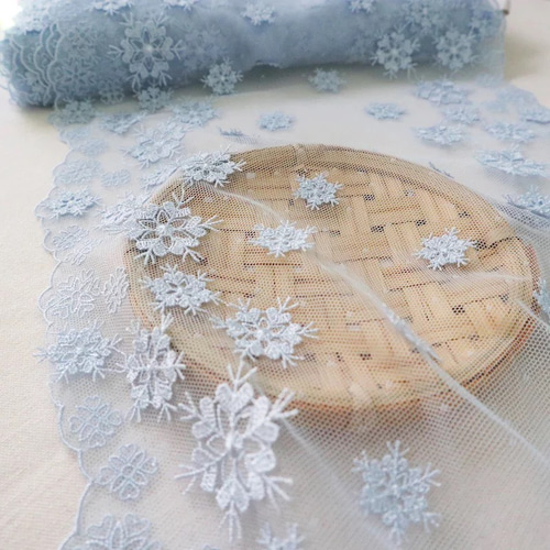 刺繍レース 水色 雪の結晶 3D 立体 冬 メルヘン 手芸 素材 生地 はぎれ