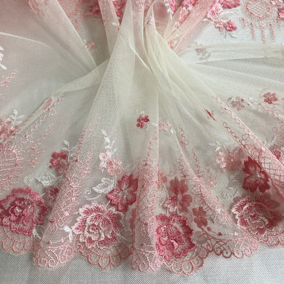 刺繍レース 白 ピンク 薔薇 ロココ ハート メルヘン スカラップ かわいい 布 幅広 両側 ダブル ドールドレス 北欧 5枚目の画像