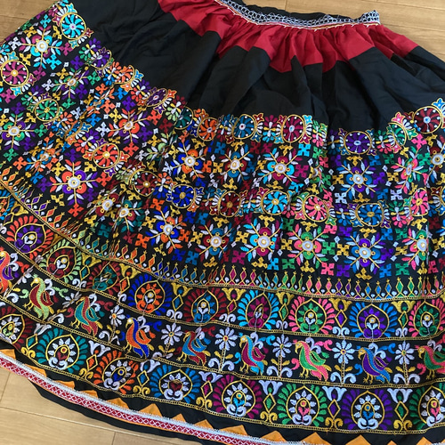 インド刺繍スカート ロングスカート エスニック 黒 鳥 孔雀 花