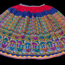 インド刺繍スカート ヴィンテージ レトロ エスニック 北欧 生地 布 ボヘミアン 花 レインボー カラフル 虹色 レトロ 4枚目の画像