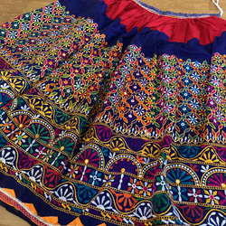 インド刺繍スカート ヴィンテージ レトロ エスニック 北欧 生地 布 ボヘミアン 花 レインボー カラフル 虹色 レトロ 7枚目の画像