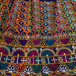 インド刺繍スカート ヴィンテージ レトロ エスニック 北欧 生地 布 ボヘミアン 花 レインボー カラフル 虹色 レトロ 9枚目の画像