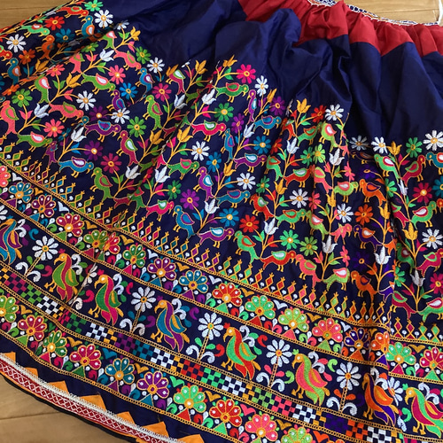 インド刺繍スカート ヴィンテージ 古布 アジアン ダンス衣装 鳥 インコ