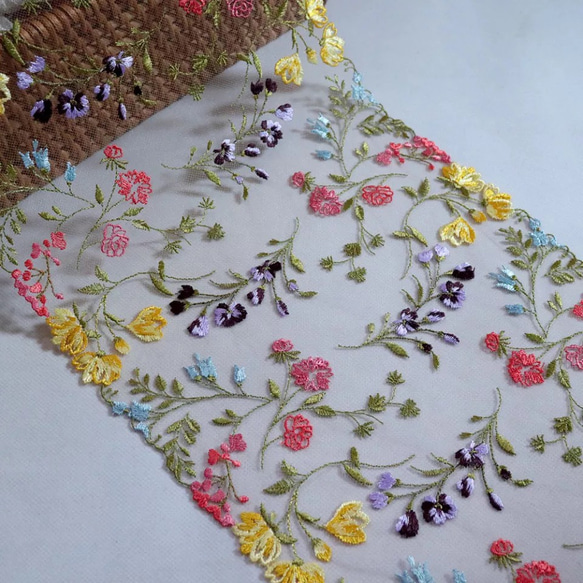 刺繍チュールレース ボタニカル 花刺繍 フラワー パンジー 刺繍布 ドールドレス カラフル 手芸 素材 ハンドメイド 5枚目の画像