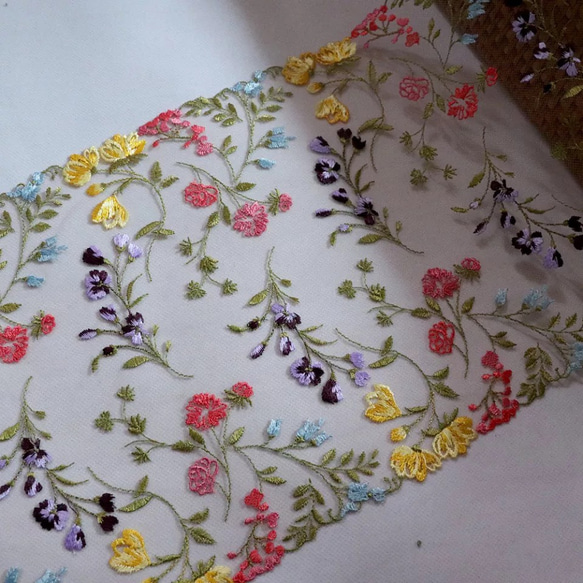 刺繍チュールレース ボタニカル 花刺繍 フラワー パンジー 刺繍布 ドールドレス カラフル 手芸 素材 ハンドメイド 9枚目の画像