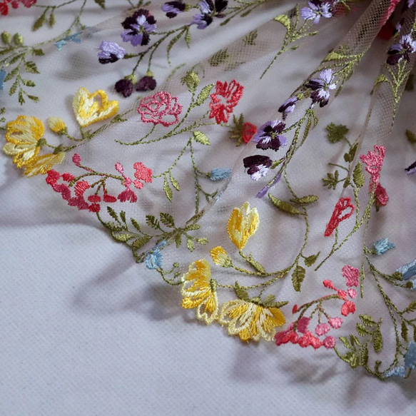 刺繍チュールレース ボタニカル 花刺繍 フラワー パンジー 刺繍布 ドールドレス カラフル 手芸 素材 ハンドメイド 10枚目の画像