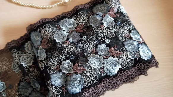 両山レース 刺繍チュールレース 黒 アンティーク素材 両耳 花 レトロ モダン 手芸 生地 布 アジアン エスニック 3枚目の画像