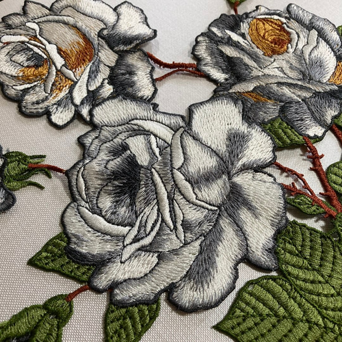 特大 大きめ 刺繍 ワッペン アップリケ 薔薇 ローズ 白 グレー 花 結婚
