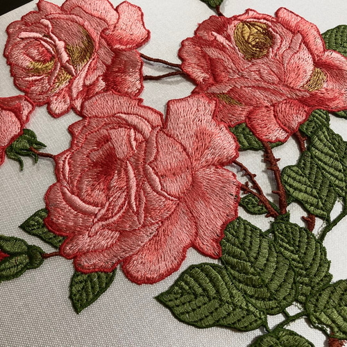 アンティークフランス ピケ風モチーフダマスク織❖〰️ 赤糸刺繍花型ドイリー アンティークフランス ピケ風モチーフダマスク織❖〰️ 赤糸刺繍