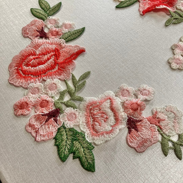 薔薇 ピンクローズ 花 レース ワッペン つけ襟 刺繍襟 ボタニカル ドレス 刺繍レース アップリケ 結婚式 ドレス 6枚目の画像