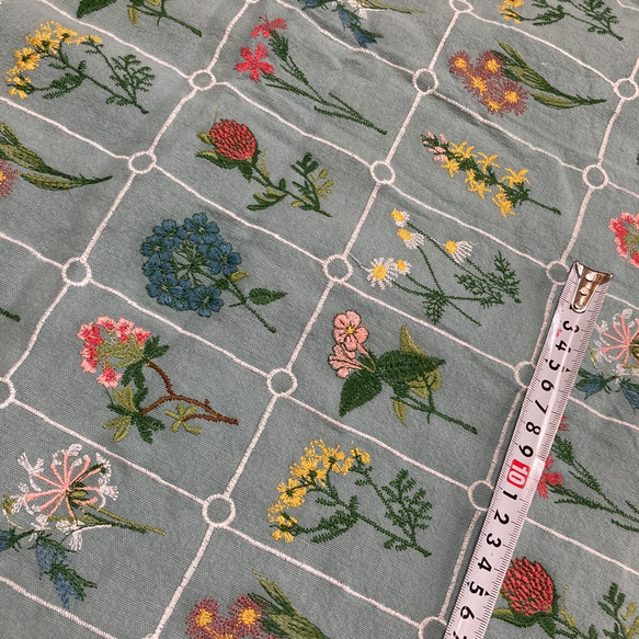 刺繍布 フラワー 花 ボタニカル 水色 リネン デイジー 北欧 ガーデニング コットン 麻 テーブルクロス エスニック 8枚目の画像