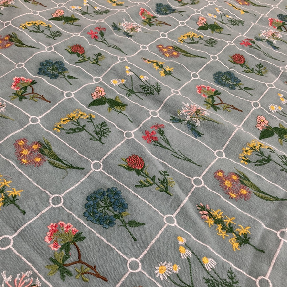 刺繍布 フラワー 花 ボタニカル 水色 リネン デイジー 北欧 ガーデニング コットン 麻 テーブルクロス エスニック 10枚目の画像