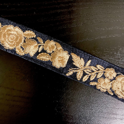 インド刺繍リボン 黒 ブラック 金 ゴールド 細め シルク 花 バッグ