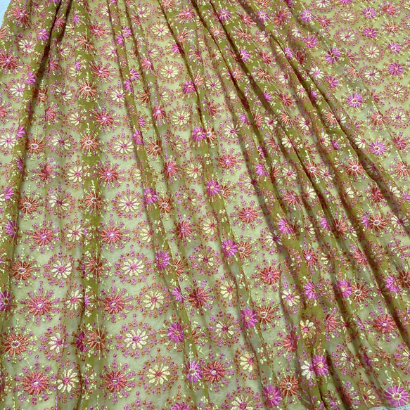 インド刺繍布 花火 黄緑 カーキ 花 エスニック 生地 はぎれ ボヘミアン 北欧 アジアン ボヘミアン ストール レトロ 1枚目の画像