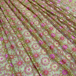 インド刺繍布 花火 黄緑 カーキ 花 エスニック 生地 はぎれ ボヘミアン 北欧 アジアン ボヘミアン ストール レトロ 2枚目の画像