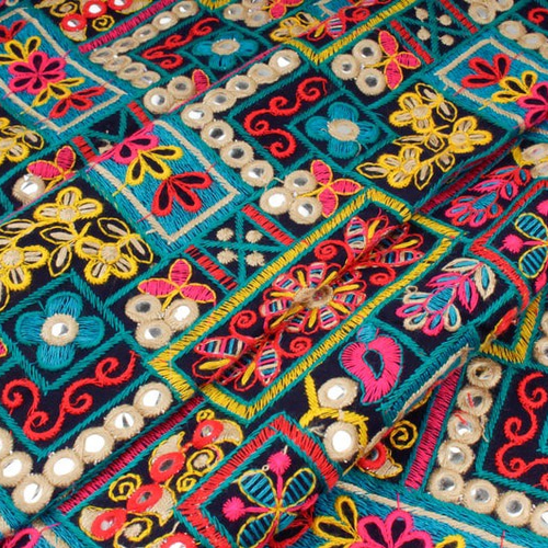 深いミドリのタータンチェックみたいなロホリカンタ　刺繍布　刺し子　エスニック トグル付きチェックポンチョ / ストール・マフラー・スヌード