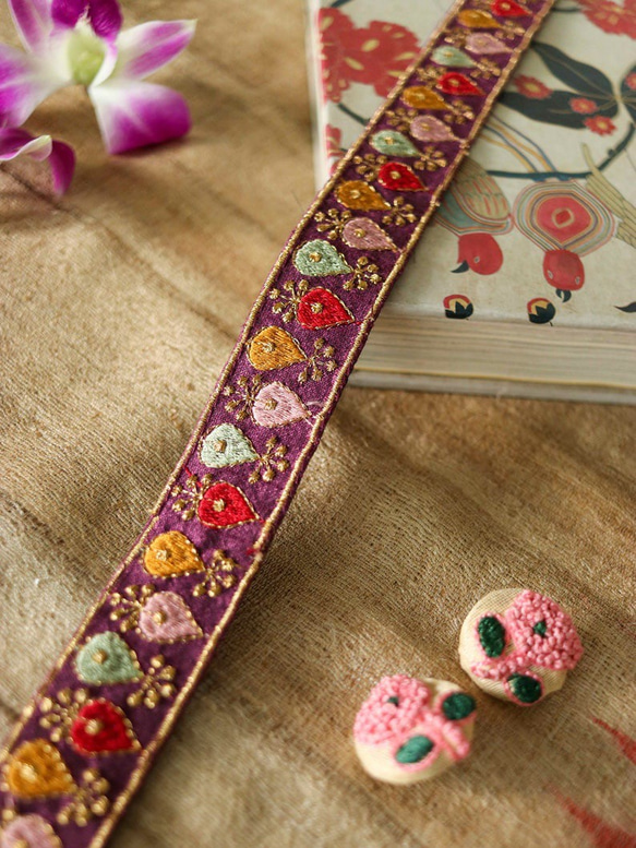 ピンク赤刺繍リボンチロリアンテープボタンピアスイヤリング金箔