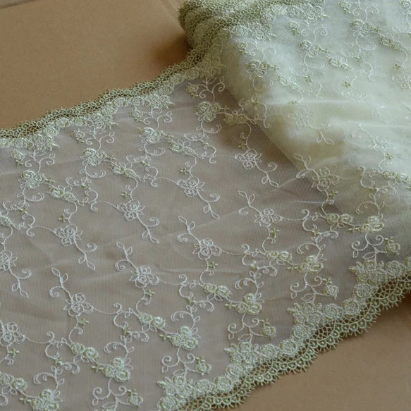 刺繍チュールレース 白 薔薇 黄緑 両山 アンティークレース 洋裁 