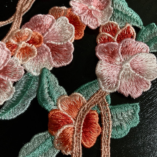 アンティークフランス 菫♧三つ葉装飾 アップリケのレッドワーク刺繍 リネンクロス アンティークフランス 菫♧三つ葉装飾 アップリケのレッドワーク