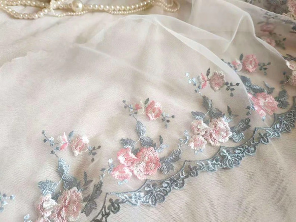 刺繍レース チュール 薔薇の花 白 ハンドメイド資材 ドールドレス 人形 洋服 アンティーク 洋裁 手作り ドレス 生地 4枚目の画像