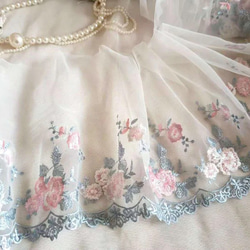 刺繍レース チュール 薔薇の花 白 ハンドメイド資材 ドールドレス 人形 洋服 アンティーク 洋裁 手作り ドレス 生地 5枚目の画像