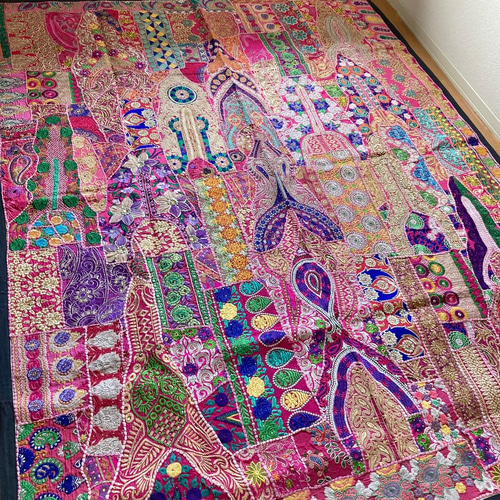 インド刺繍 敷物 ハンドメイド ラグ ボヘミアン エスニック 手作り絨毯