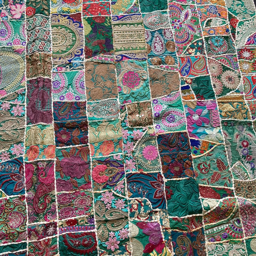 インド刺繍ラグ 緑 パッチワーク 敷物 アジアン ラリーキルト