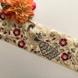 インド刺繍リボン 絹 着物帯 リメイク 孔雀 鳥 花 和柄 和風 シルク布 生地 白 鳳凰 高級 アジアン 刺繍テープ 4枚目の画像