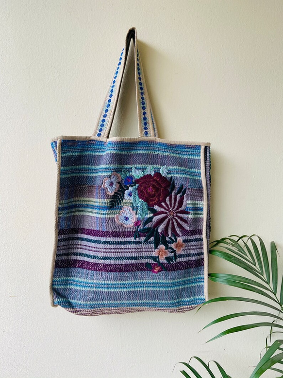 インド手刺繍 刺し子 ラリーキルト バッグ花 ヴィンテージ アジアン エスニック グドゥリ 古布 ショルダーバッグ 3枚目の画像