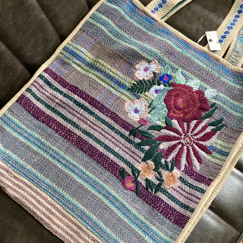 ラリーキルト　ハンドメイド　バッグ　花柄　ショルダー 8984f992c920a8a5a46e5d404b435e