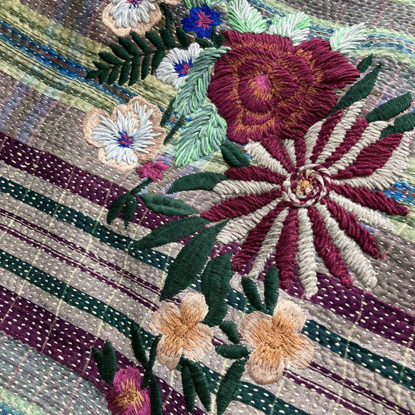 インド手刺繍 刺し子 ラリーキルト バッグ花 ヴィンテージ アジアン エスニック グドゥリ 古布 ショルダーバッグ 7枚目の画像