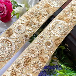 インド刺繍リボン 大輪の花 ブラック ベージュ 着物帯 帯留め 和風 シルク 布 エスニック アジアン リネン 北欧 4枚目の画像